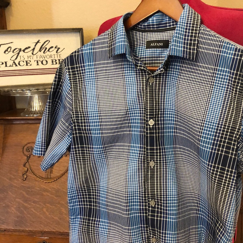 Alfani Plaid short sleeve button down Small